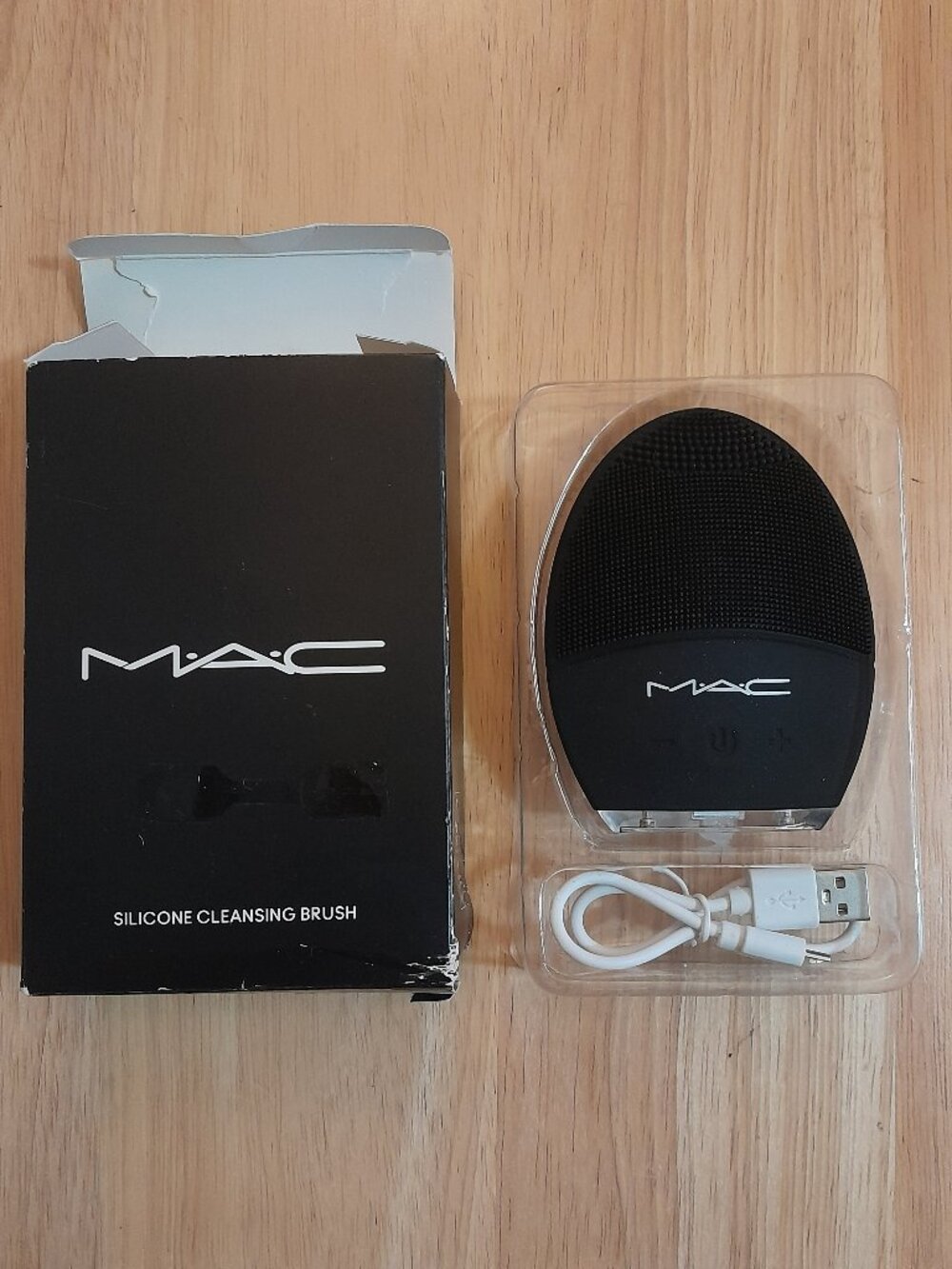 MAC Cosmetics Rechargeable Silicone Cleansing Brush Deep Cleansing Brush
